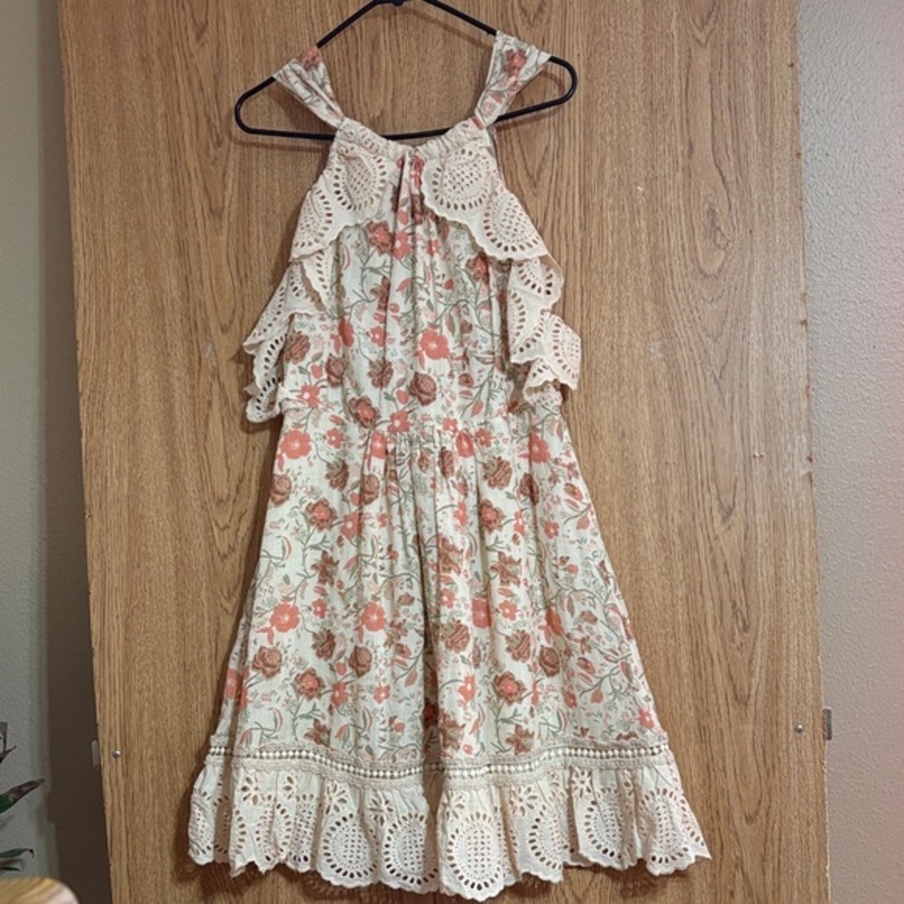 Let Me Be Antropologie Charming Floral woman’s Dress with Lace Accents